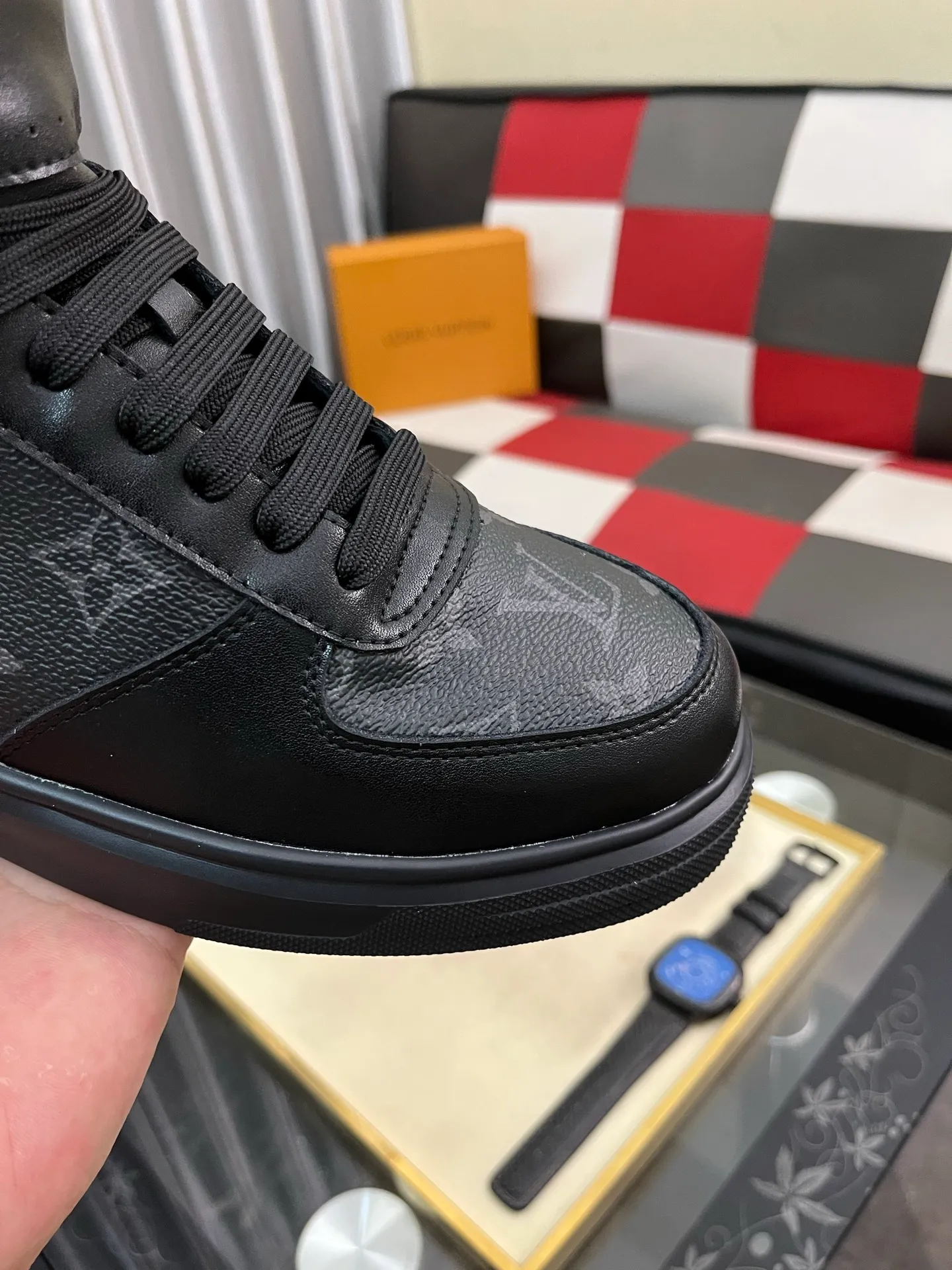 Men's shoes💰440⌚️⌚️"LOUI* VUITTO*" popular men's casual shoes, genuine Italian development💯purchasing level quality✔️The upper is made of first-layer cowhide, comfortable and soft sheepskin feet⚡️Fashionable and versatile. The toe last shape is firm and full, and the soles are made from LV original molds and can be moved in and out of the counter at will. Light and comfortable on the foot~purely handmade, details determine quality! Size:38-442️⃣Colors available
